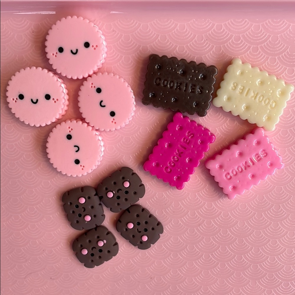 KAWAII CHARMS 🎀🍭🍬🧁🍩🍦🍫🍪🧸 - Picture 3 of 8